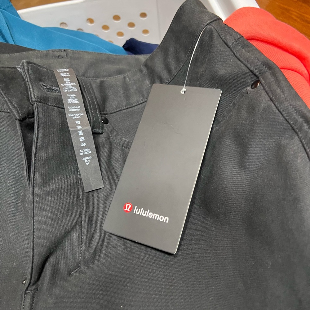 NWT men’s ABC slim-fit pants. 30x32